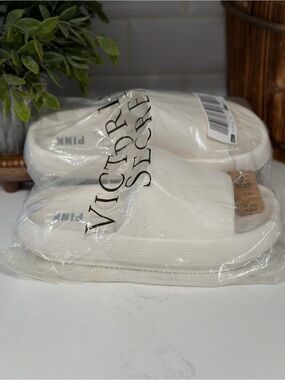 Victoria's Secret White Platform Spa Slippers